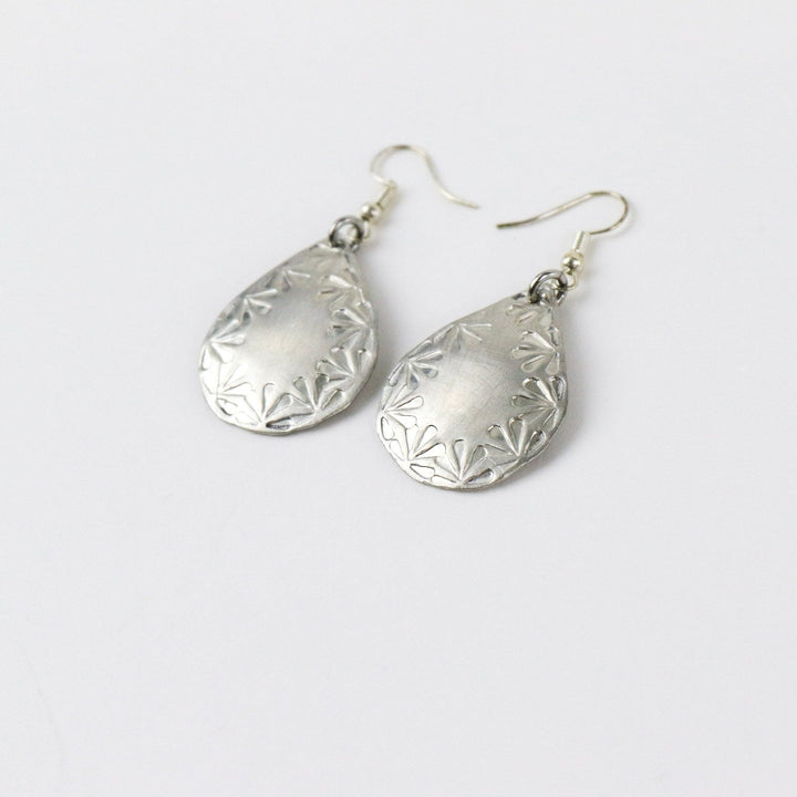 Daisy Teardrop Pewter Earring